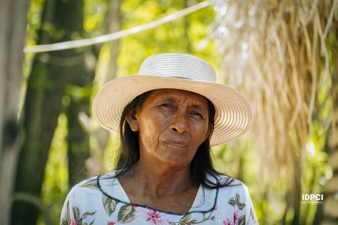 Mayora con sombrero tradicional en el territorio