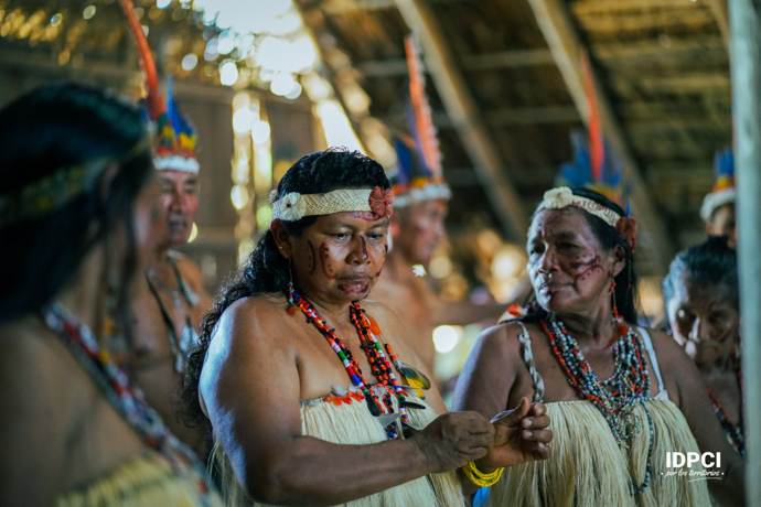 Mujeres en ceremonia tradicional amazónica