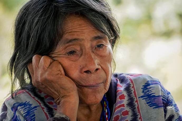 Mayora indígena durante una jornada de diálogo